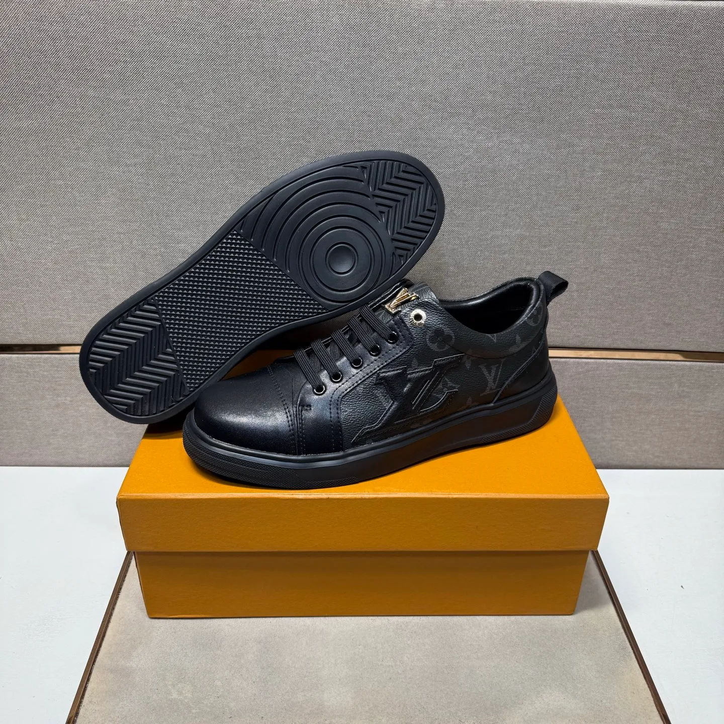 ⬛️Ex-factory price p400 [LV~] Men's casual shoes, 2025z cabinet sales simultaneously 🔶Code number: 38-44#️⃣ 🔷3 colors🔜The upper is made of multi-material splicing ➕Genuine leather lining, comfortable and breathable, sole: original comfortable and wear-resistant outsole, ⚠️real thing📱photographed🎬real thing is better📢📢📢